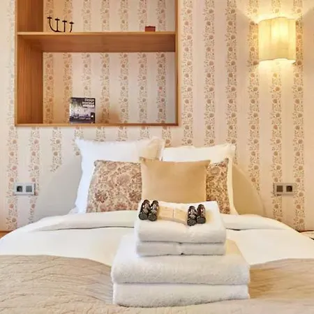 Вилла Beautiful New Triplex On Place Des Vosges
