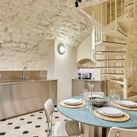 Beautiful New Triplex On Place Des Vosges Villa Paris